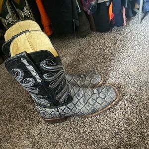 Mens cowboy boots size 9.5